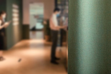 Vescom_curtain_SocialDistancing01_sRGB-web